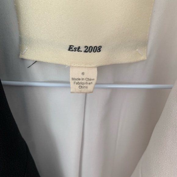 L’agence Kenzie Blazer in black and beige. Size 6. - Picture 5 of 5